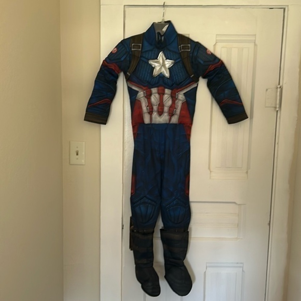 Captain America costume with helmet, shield and 2 grenades. Size medium